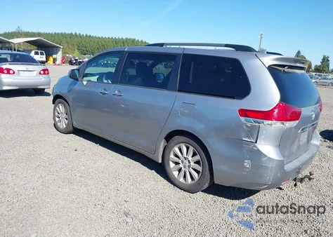 2011 Toyota Sienna Limited z USA, uszkodzony, nr VIN 5TDDK3DC8BS004069